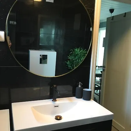 Ny I Nevlunghavn לארביק