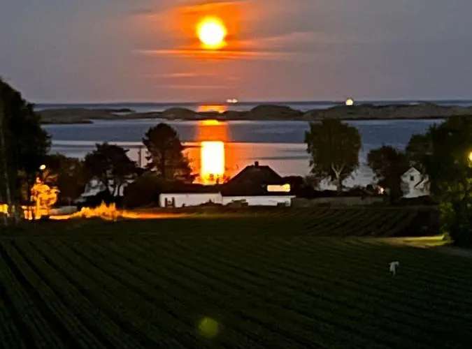 Ny I Nevlunghavn * Larvik